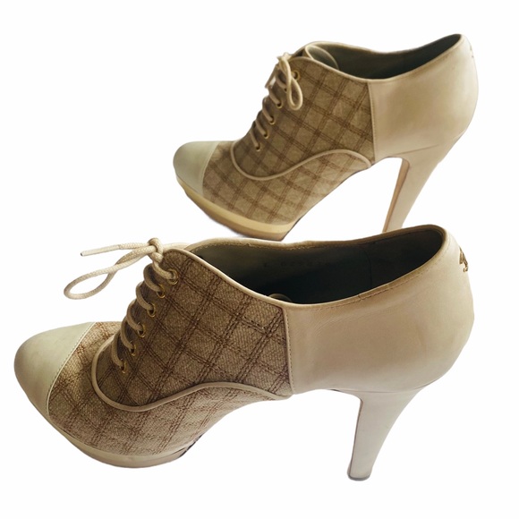 CHANEL Round Toe Lace-Up Platform Bootie Size 39 - Picture 6 of 16